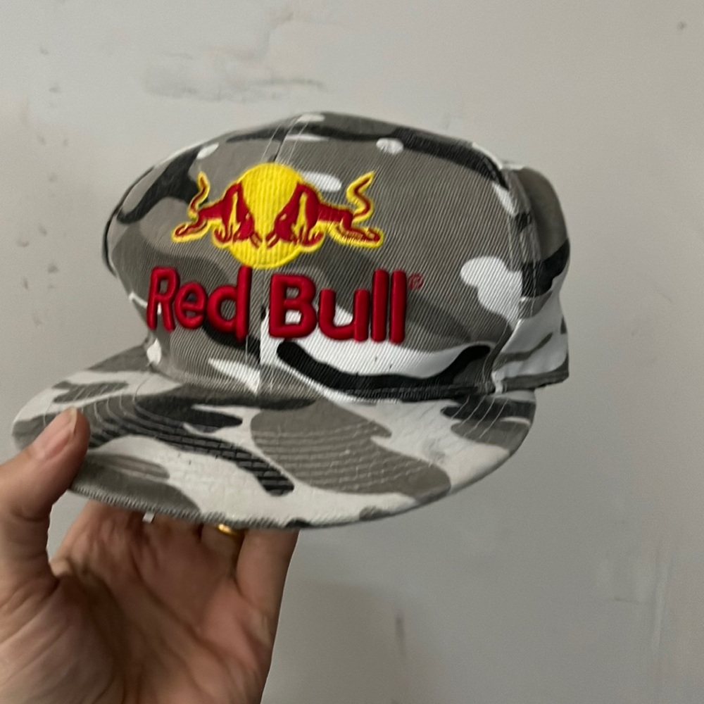 Red bull snap back hat